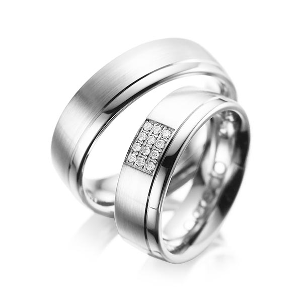 Set Klassieke trouwringen in witgoud 14 kt. met in totaal 0,096 ct. Briljant tw/si van acredo - A-1043-8 Set Klassieke trouwringen in witgoud 14 kt. met in totaal 0,096 ct. Briljant tw/si van acredo - A-1043-8