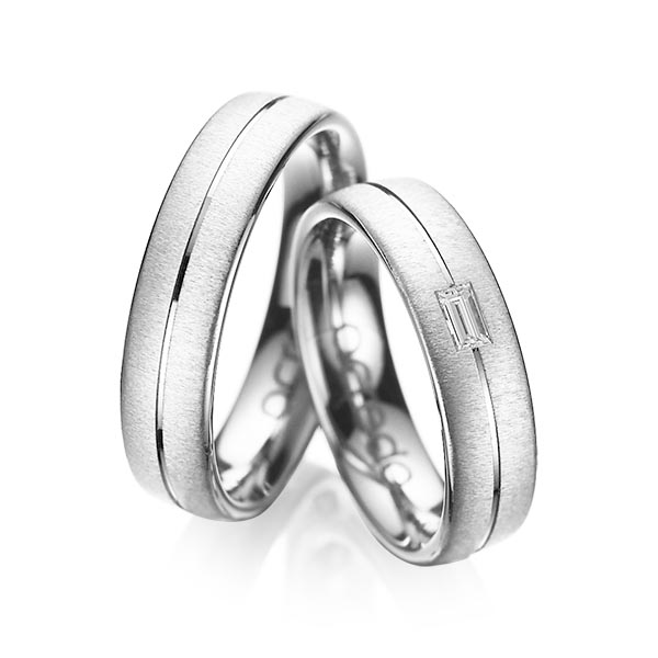 Set Klassieke trouwringen in witgoud 14 kt. met in totaal 0,12 ct. Baguette-Diamant tw,vs van acredo - A-1019-13 Set Klassieke trouwringen in witgoud 14 kt. met in totaal 0,12 ct. Baguette-Diamant tw,vs van acredo - A-1019-13