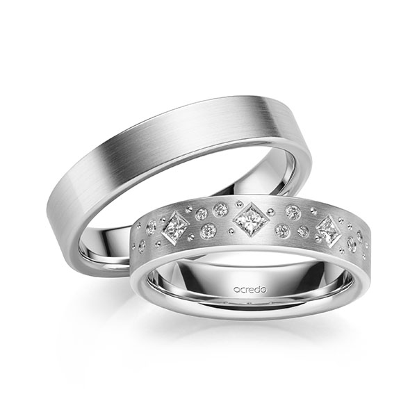 Set klassieke trouwringen in witgoud 14 kt. met in totaal 0,226 ct. Briljant & Princess-Diamant tw/si van acredo - A-2129-1 Set klassieke trouwringen in witgoud 14 kt. met in totaal 0,226 ct. Briljant & Princess-Diamant tw/si van acredo - A-2129-1