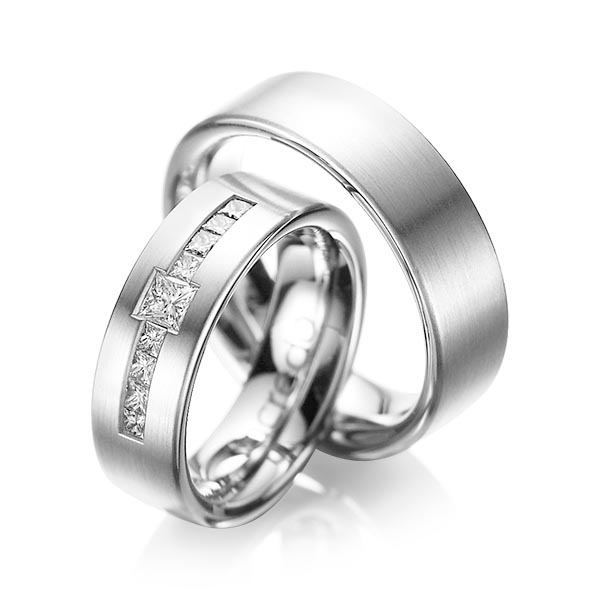 Set klassieke trouwringen in witgoud 14 kt. met in totaal 0,52 ct. Princess-Diamant tw/si van acredo - A-1050-1 Set klassieke trouwringen in witgoud 14 kt. met in totaal 0,52 ct. Princess-Diamant tw/si van acredo - A-1050-1