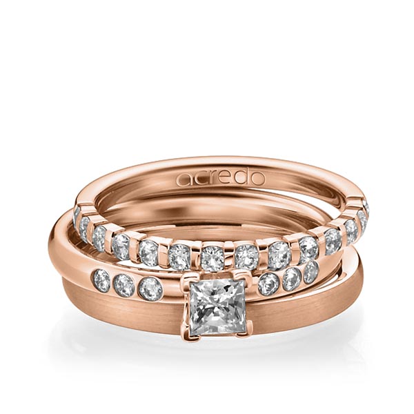 Triset in roodgoud 14 kt. half gezet met 0,4 ct. + in totaal 0,42 ct. Briljant & Princess-Diamant tw,vs tw/si van acredo - A-1229-3 Triset in roodgoud 14 kt. half gezet met 0,4 ct. + in totaal 0,42 ct. Briljant & Princess-Diamant tw,vs tw/si van acredo - A-1229-3